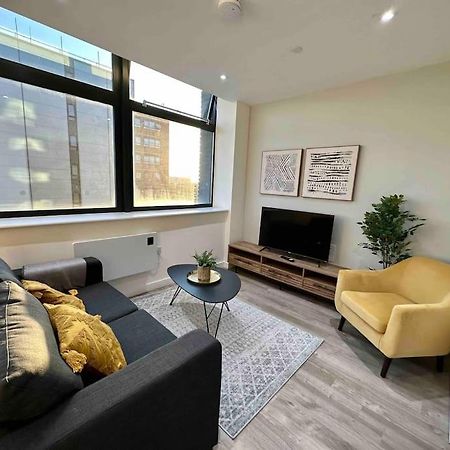 1 Bed Flat With View Of Old Trafford Daire Manchester Dış mekan fotoğraf