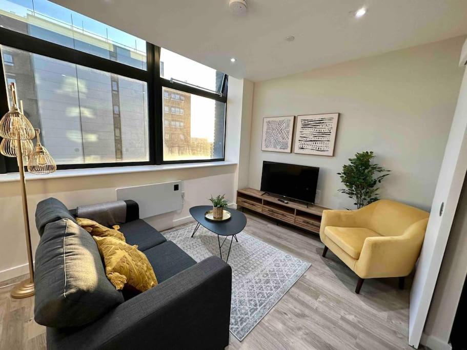 1 Bed Flat With View Of Old Trafford Daire Manchester Dış mekan fotoğraf