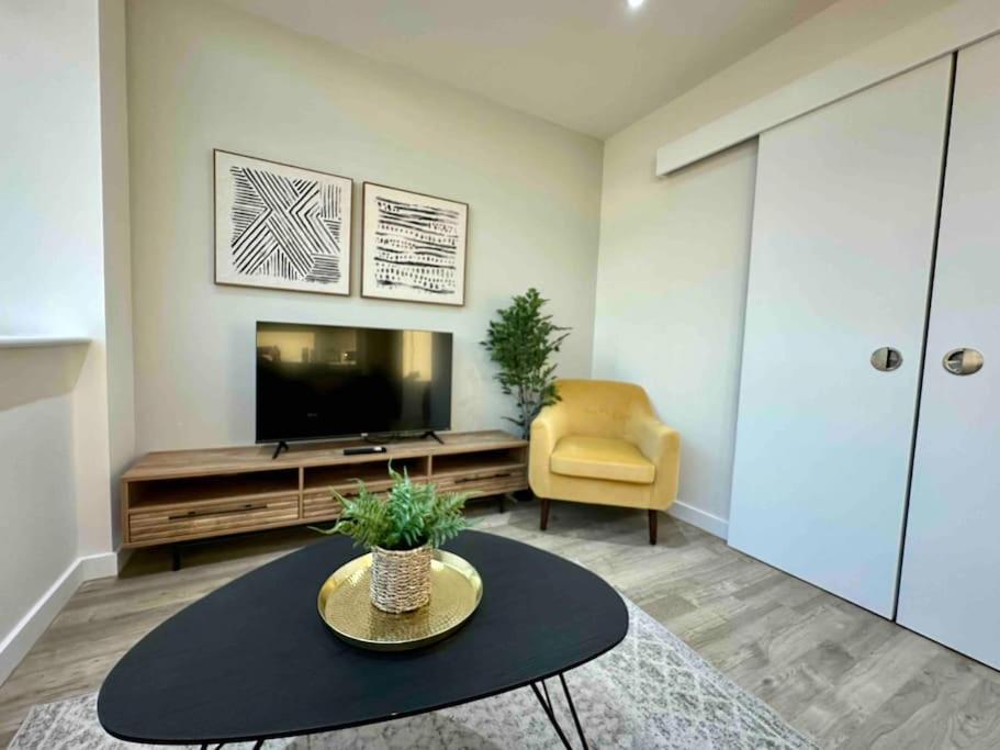 1 Bed Flat With View Of Old Trafford Daire Manchester Dış mekan fotoğraf